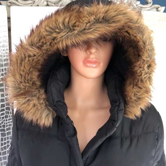 Calvin Klein size M puffer coat - zip pockets and detachable faux fur lined hood - Picture 2 of 11